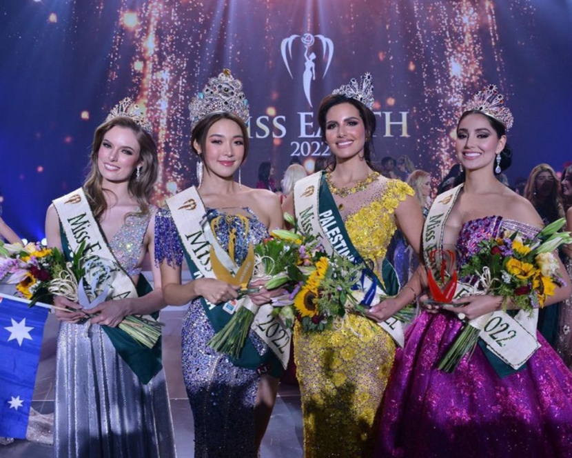 Empat besar Miss Earth 2022. Runner-up pertama Sheridan Mortlock dari Australia, runner-up kedua Nadeen Ayoub dari Palestina dan runner-up ketiga Andrea Aguilera dari Kolombia. Foto: Korea Times