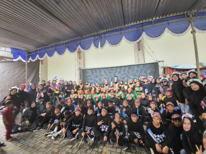 Tim Shimphony Islamic Marching Band of Akmala Sabila (Simbal), dinobatkan sebagai Juara Umum dalam ajang lomba Marching Band bergengsi se-Jawa. (Istimewa)