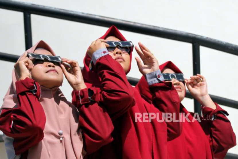 Hampir seluruh wilayah darat di Indonesia akan dilewati oleh gerhana matahari total secara penuh dan hampir penuh pada Kamis, 20 April 2023. Ilustrasi. Foto : republika