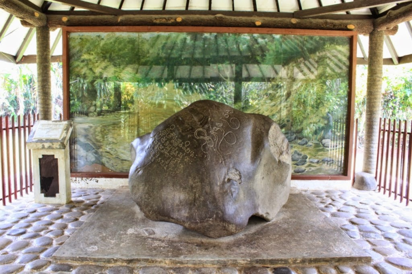 Situs Batu Tulis. Di bawah situs Batu Tulis disebut menyimpan harta karun peninggalan Prabu Siliwangi. Foto: Republika.