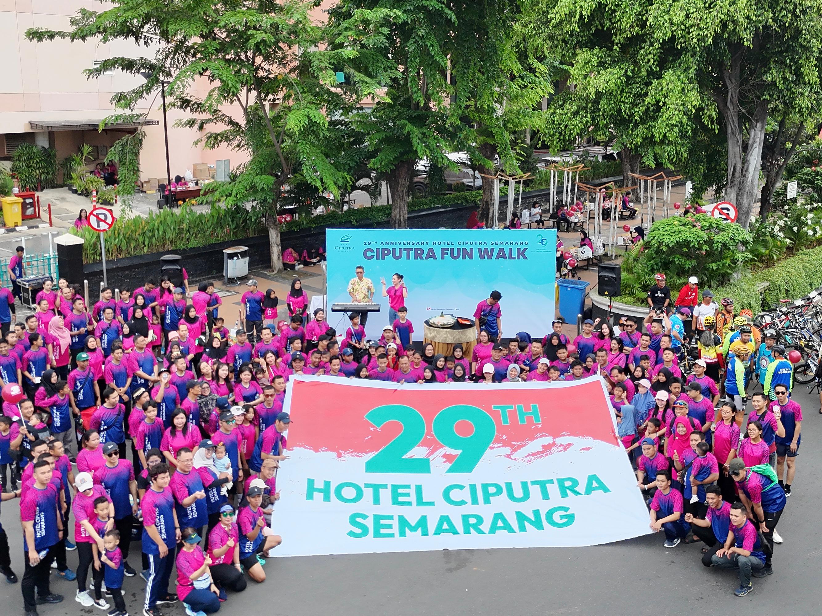 Ajang Kebersamaan dalam Fun Walk 2024 di Area Simpang Lima Semarang