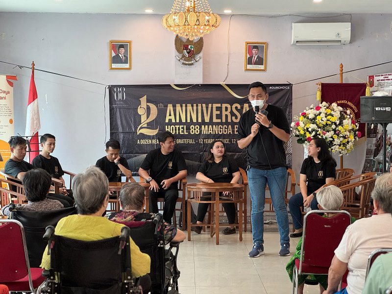 Hotel 88 Mangga Besar VIII Hosts CSR Event at Panti Werdha Wisma Mulia as Part of 12th Anniversary Celebration