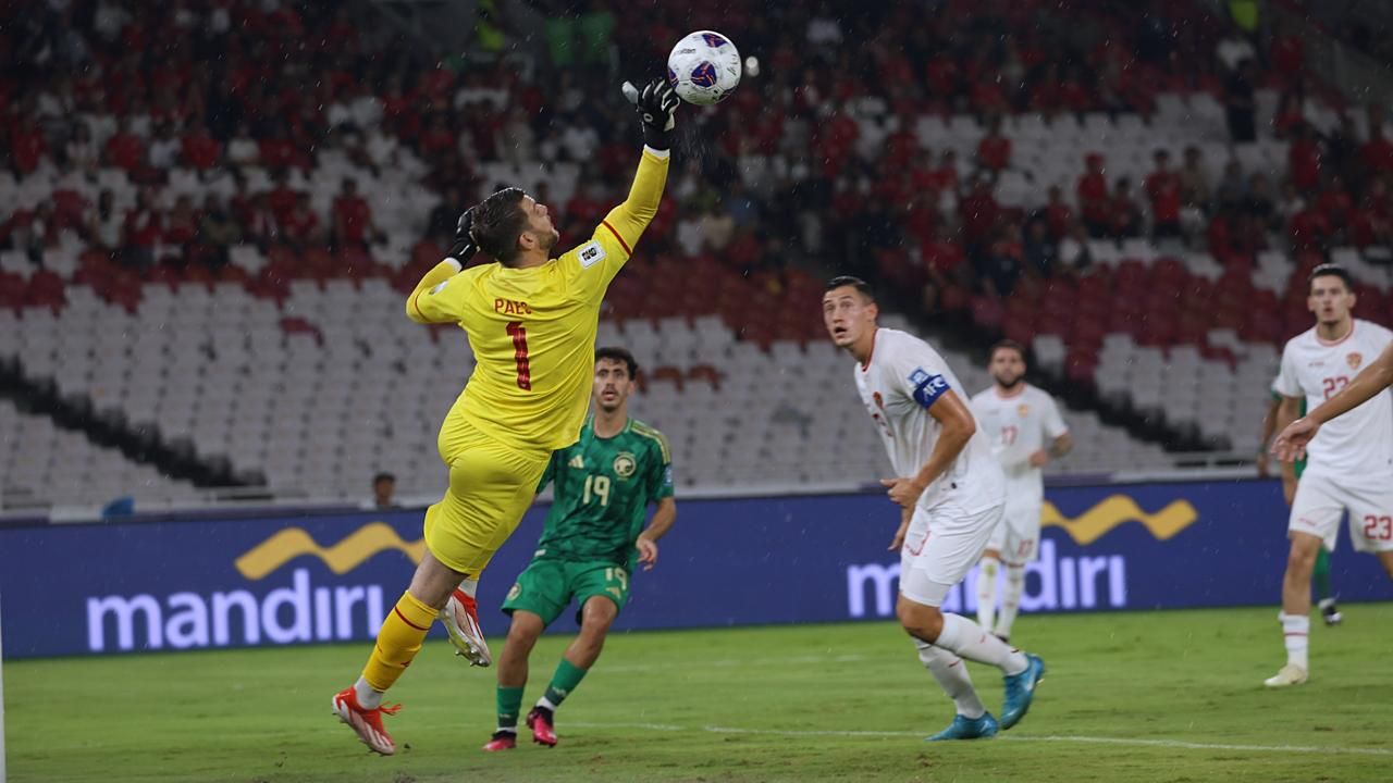 Maarten Paes (Timnas Indonesia vs Arab Saudi). (Mario Sonatha untuk Skor.id)