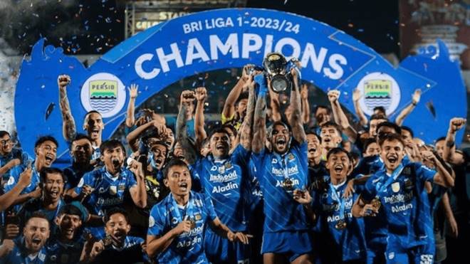 Persib Syukuran di Rumah Umuh Muchtar