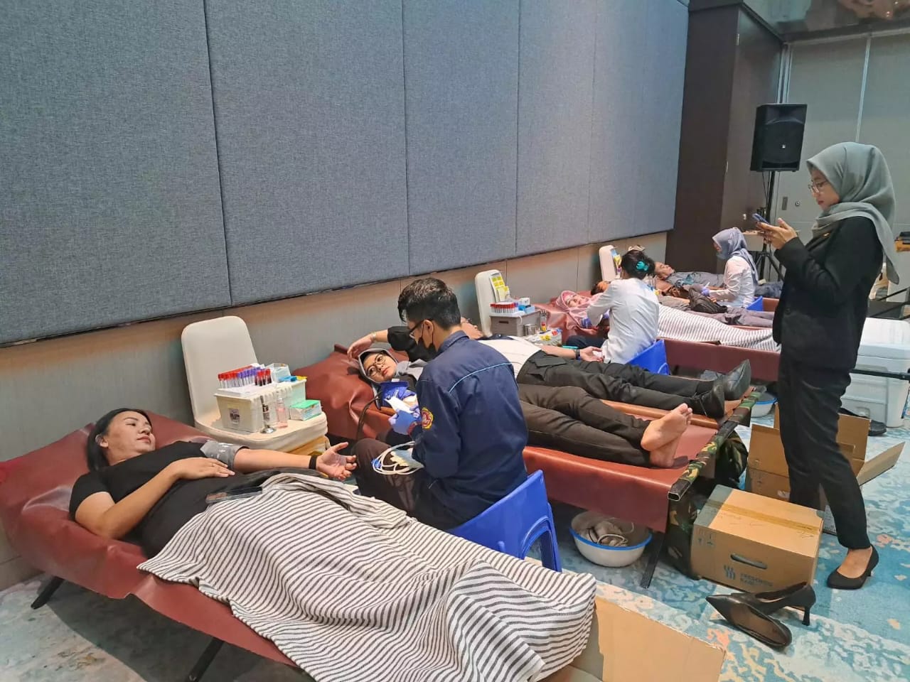 Hotel Santika Margonda HUT Ke 11 Gelar Baksos