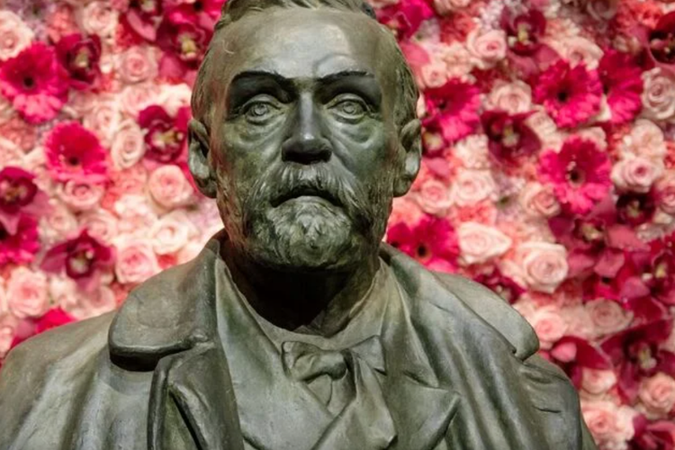 Mengenal Alfred Nobel: Sang Penemu Dinamit yang Mendonasikan Kekayaannya untuk Ilmuwan!