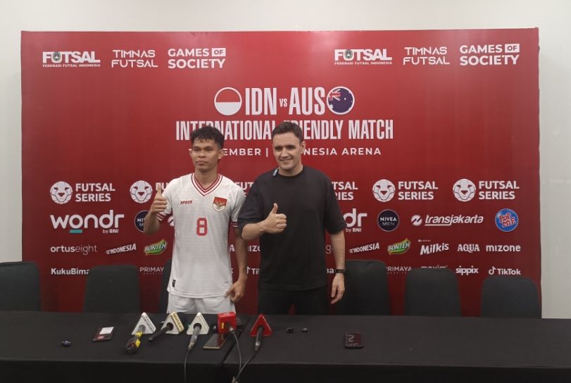 Pelatih Timnas Futsal, Hector Souto (kanan) dan Ardiansyah Nur 