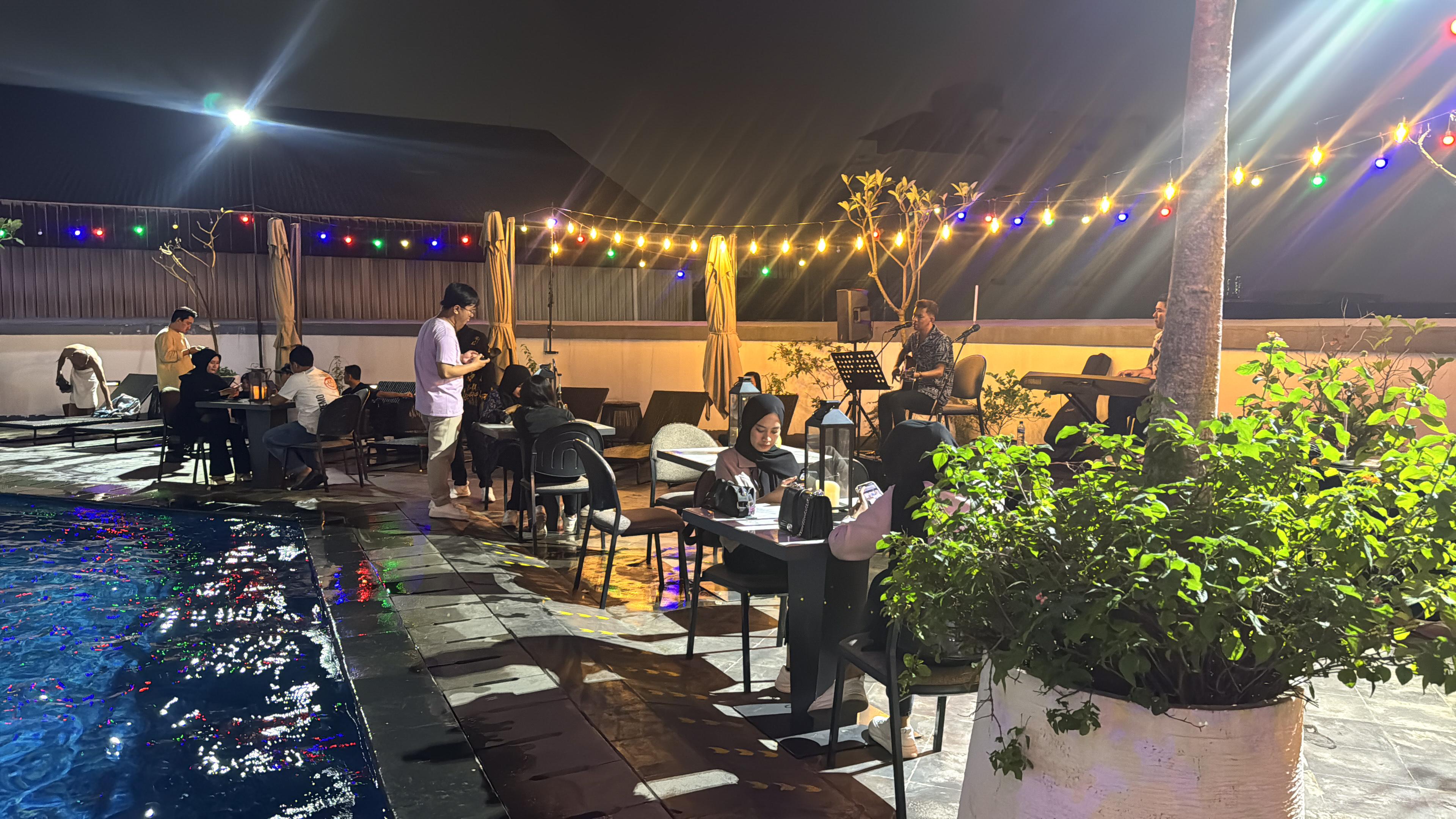 Spesial Live Musik Jazz dan Iga Bakar di Mercure Jakarta Batavia