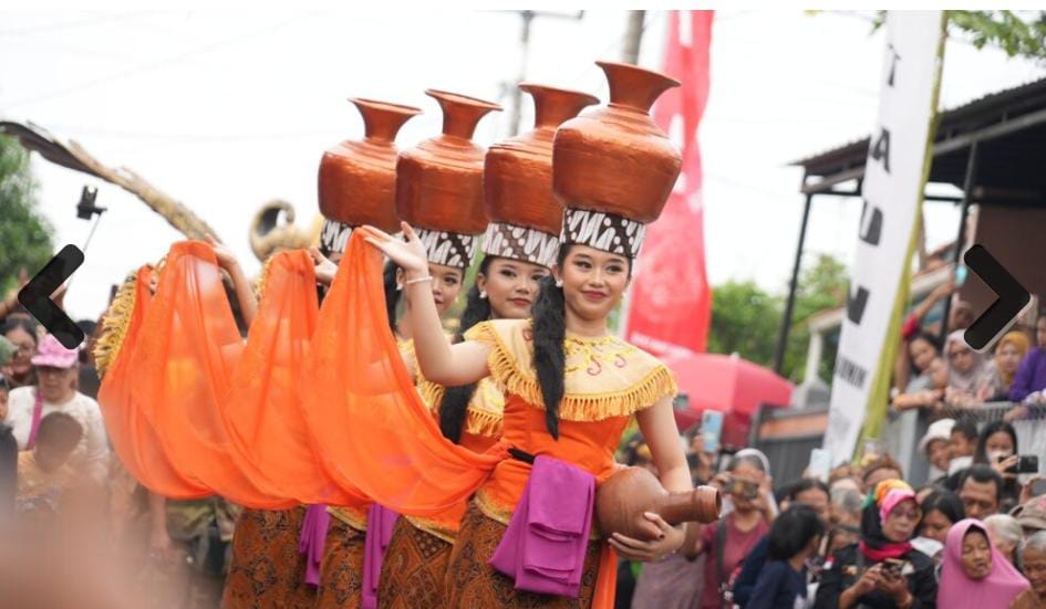 Budaya Rasa Syukur dalam Upacara Adat Seren Tahun