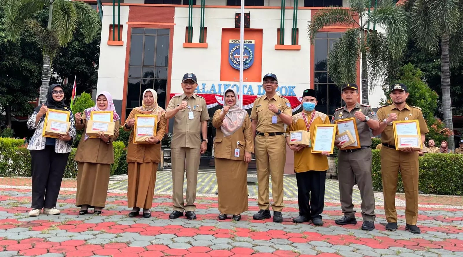 6 Lembaga Terima Award Bulan Dana PMI Depok 2023