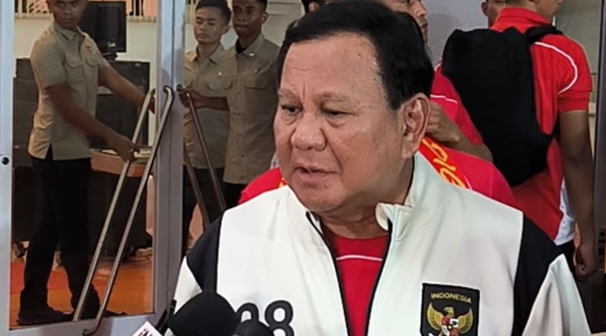 Presiden Republik Indonesia, Prabowo Subianto, memberikan keterangan ke awak media usai menyaksikan langsung laga Timnas Indonesia vs Cina di SUGBK, Jakarta, 5 Juni 2025. (Sumargo Pangestu/Skor.id)