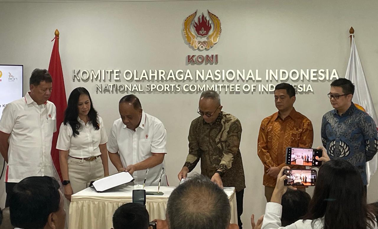 Djarum Foundation dan Komite Olahraga Nasional Indonesia (KONI) Pusat bersama PT Perada Swara Productions resmi melaksanakan penandatanganan perjanjian kerja sama di kantor KONI Pusat, Jakarta, 17 Juni 2025. (Taufani Rahmanda/Skor.id)