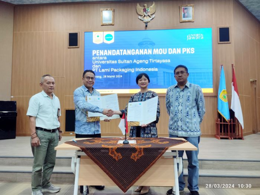 PT Lami Packaging Indonesia (LamiPak Indonesia) dan Universitas Sultan Ageng Tirtayasa (Untirta) melaksanakan kegiatan penandatanganan Memorandum of Understanding (MoU) pada Kamis (28/3/2024). (Foto: LamiPak)