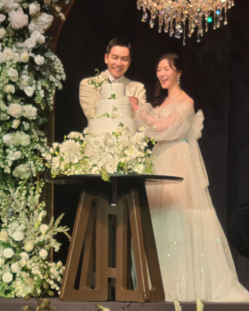 Lee Seung-gi dan Lee Da-in menikah. Foto: Twitter