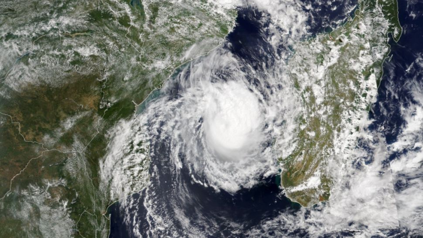 Topan Freddy antara Mozambik dan Madagaskar pada 8 Maret 2023. Gambar tersebut diambil oleh Visible Infrared Imaging Radiometer Suite (VIIRS) pada satelit NOAA-20. Gambar: NASA Earth Observatory