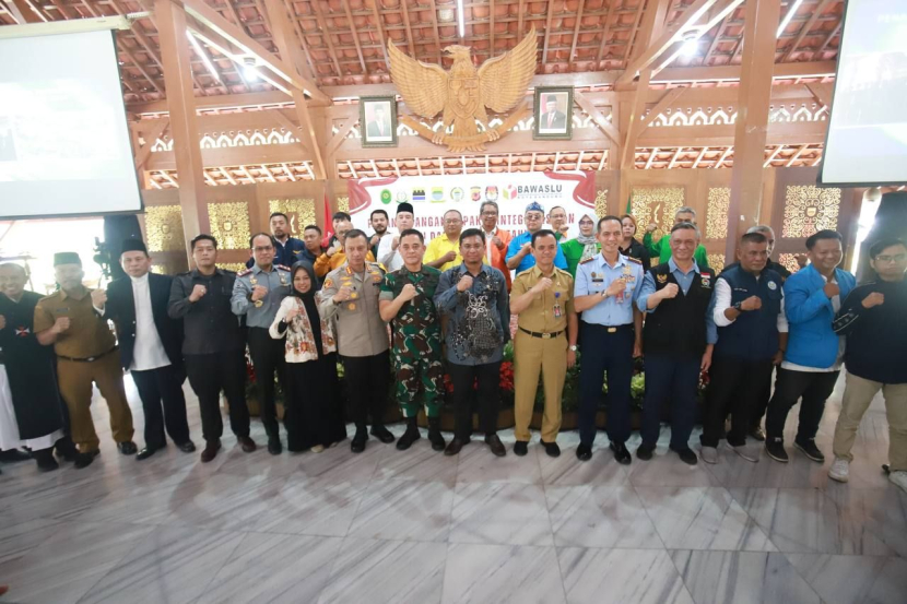Penandatangan Pakta Integritas dan Deklarasi Pemilu Damai Tahun 2024 di Pendopo Kota Bandung/Humas DPRD Jabar