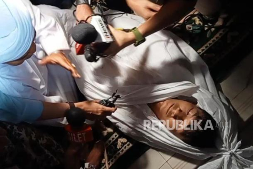 Saka Tatal jalani sumpah pocong. - (Dok Republika)