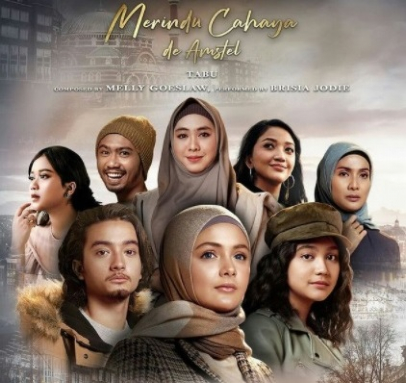 Deskripsi : Para pemeran Merindu Cahaya de Amstel I Sumber Foto : Youtube Unlimited Production