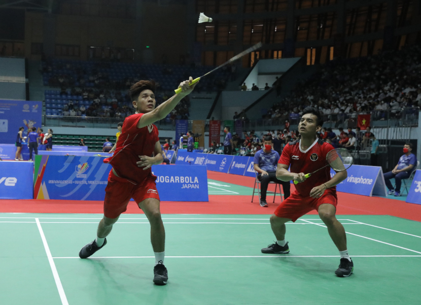Dua ganda putra Indonesia lolos ke babak final cabang bulutangkis di SEA Games 2021. Dengan demikian, medali emas dipastikan milik Indonesia di nomor ganda putra.