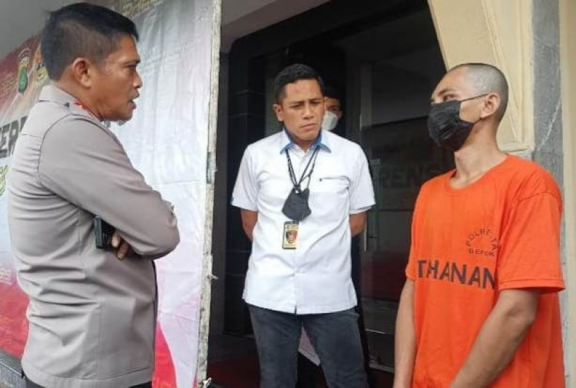 Pelaku yang membakar istrinya berhasil ditangkap.Foto: ruzka.republika.co.id