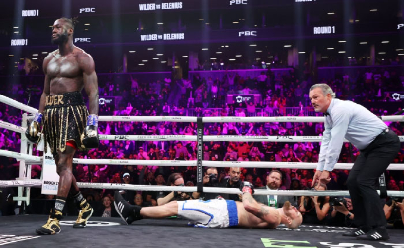 Deontay Wilder menghajar KO Robert Helenius di ronde pertama.