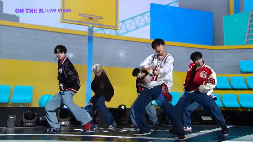Cuplikan penampilan grup K-Pop ENHYPEN saat membawakan lagu 