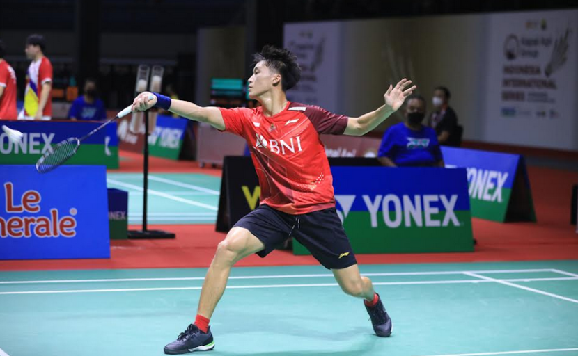 Pemain muda tunggal putra Indonesia, Yonathan Ramlie membuka babak pertama Indonesia International Series 2022 dengan kemenangan.