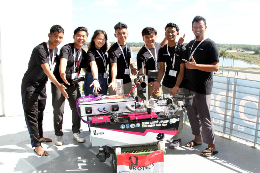 Tim Barunastra ITS bersama kapal Nala Proteus, mempertahankan gelar juara 1 untuk kali ke-5 kalinya pada ajang International Roboboat Competition (IRC) 2023 di Sarasota, Florida, Amerika Serikat. Foto :its