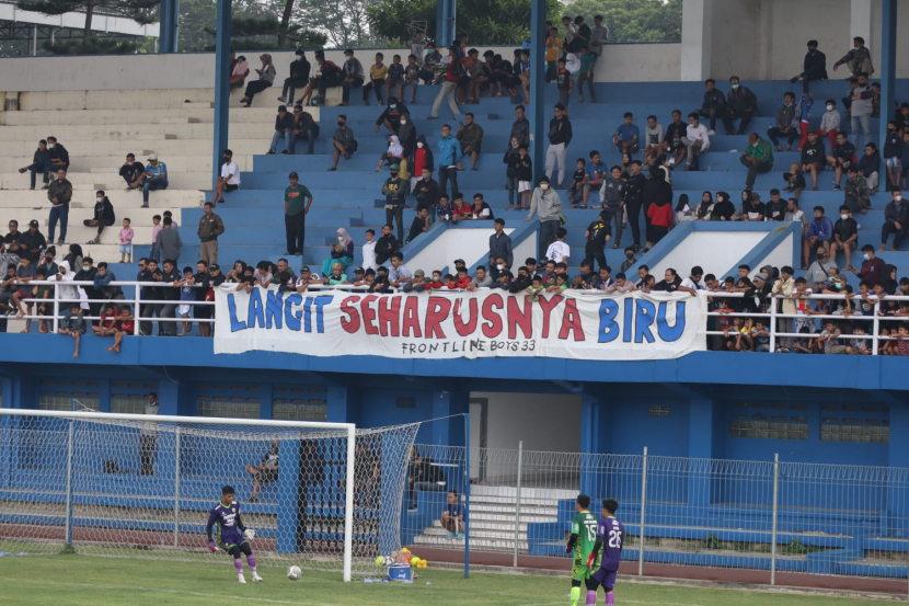 Ratusan Bobotoh datang ke Stadion Sidolig, Sabtu (21/5/2022). Dok. Hartifiany Praisra