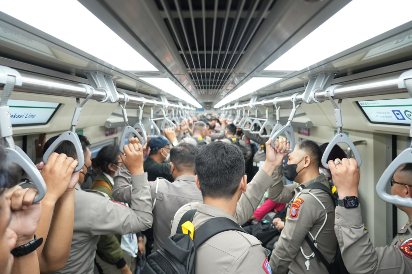 LRT Jabodebek telah mengangkut penumpang sebanyak 96.426 orang selama empat hari. (Foto: Humas PT KAI)