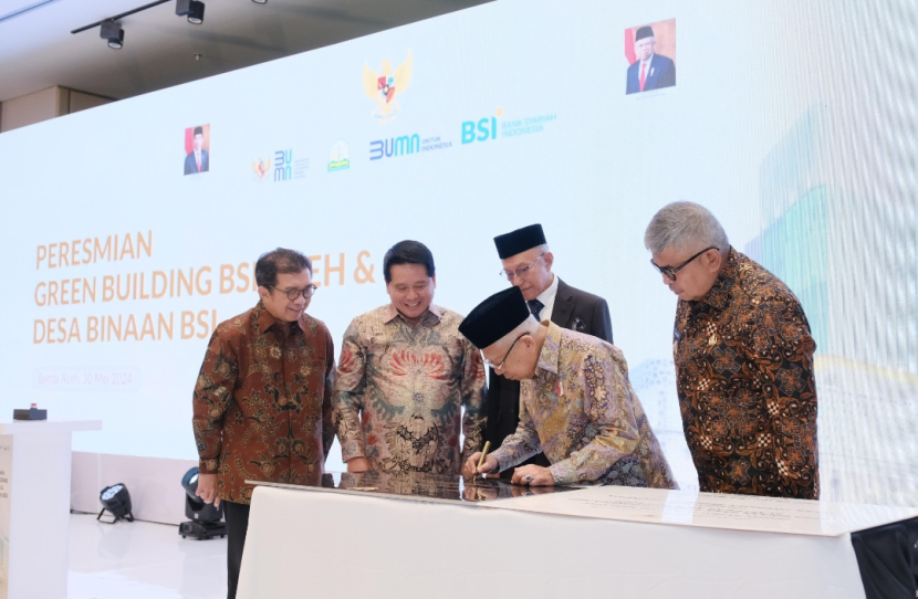 Wakil Presiden Republik Indonesia KH Ma’ruf Amin (Wapres) meresmikan Gedung ramah lingkungan BSI Landmark Aceh