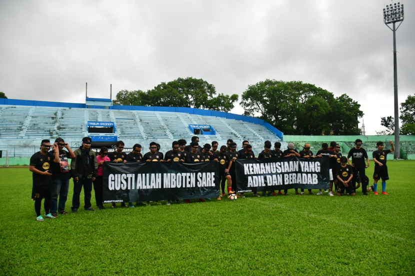 Laga solidaritas digelar oleh Jurnasil Malang Raya (JMR) di Stadion Gajayana Malang, Jumat (21/10/2022) sore.