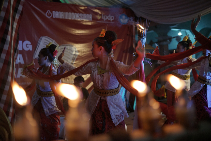 Pertunjukan seni tari dalam Festival 