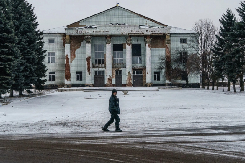 Bangunan terbengkalai dari pusat budaya Karl Marx dekat Krasnohorivka, UkrainaBangunan terbengkalai dari pusat budaya Karl Marx dekat Krasnohorivka [Emre Caylak/Al Jazeera]