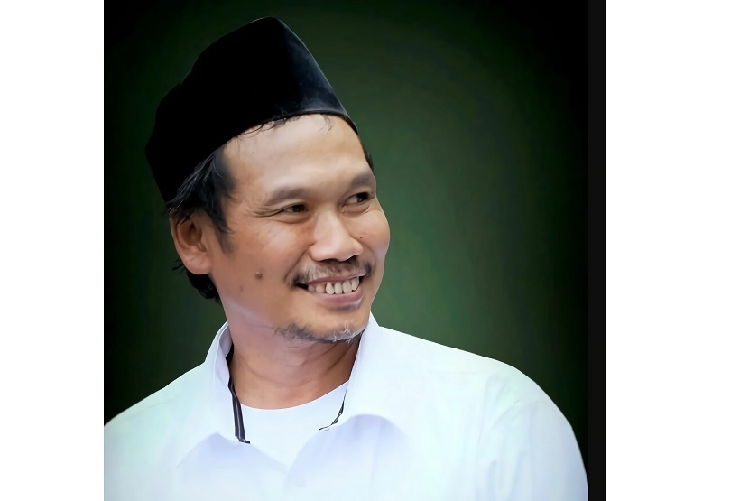 Gus Baha. Hukum rokok menurut Gus Baha adalah haram.