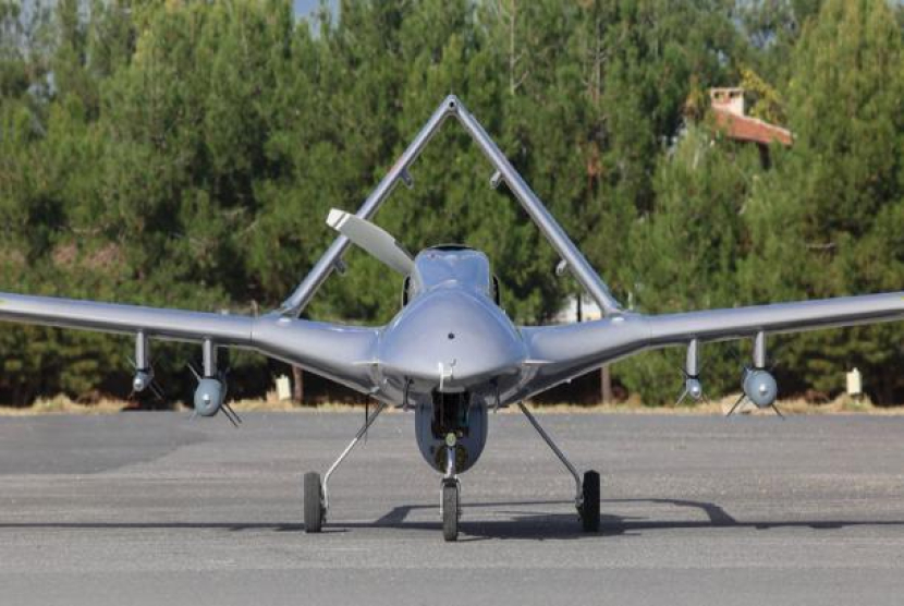 Pesawat udara tak berawak (UAV) atau drone Bayraktar TB2 (Tactical Block 2) buatan Turki. Sumber: defenceturkey.com, file (Republika.co.id)