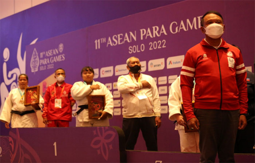Menpora Amali terus memberikan semangat kepada para atlet yang berjuang di ASEAN Para Games Solo 2022. 