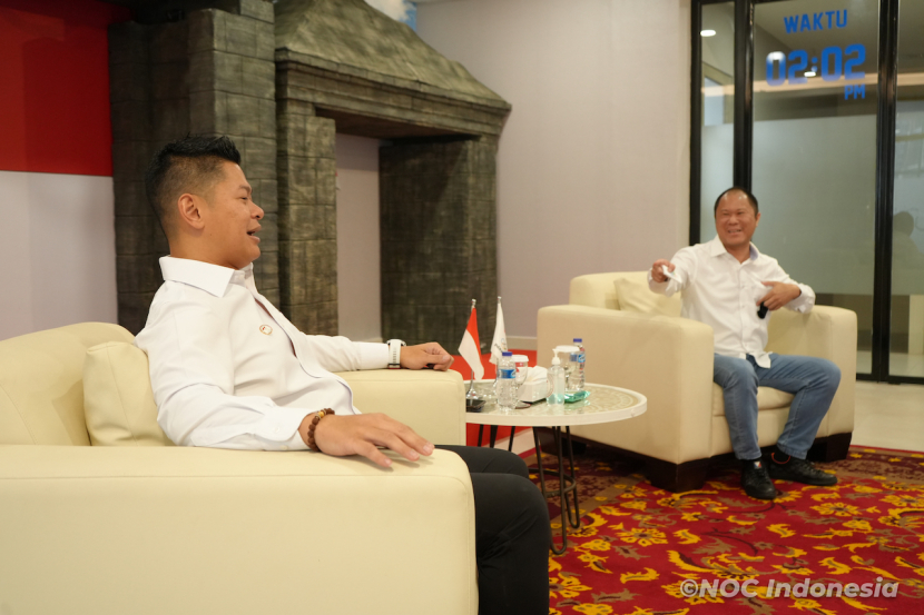 Ketua Komite Olimpiade Indonesia (NOC Indonesia) Raja Sapta Oktohari saat menerima Jaringan Pengusaha Nasional (JAPNAS) ke kantor NOC Indonesia di Senayan, Jakarta, Selasa (16/08).