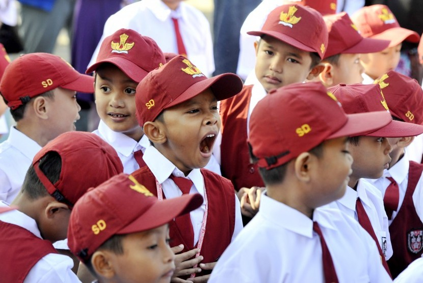 Anak Sekolah. Jumlah sekolah dari tingkat TK sampai SMA di seluruh Indonesia pada tahun ajaran 2022/2023 mencapai 399.376 unit. Foto: Republika