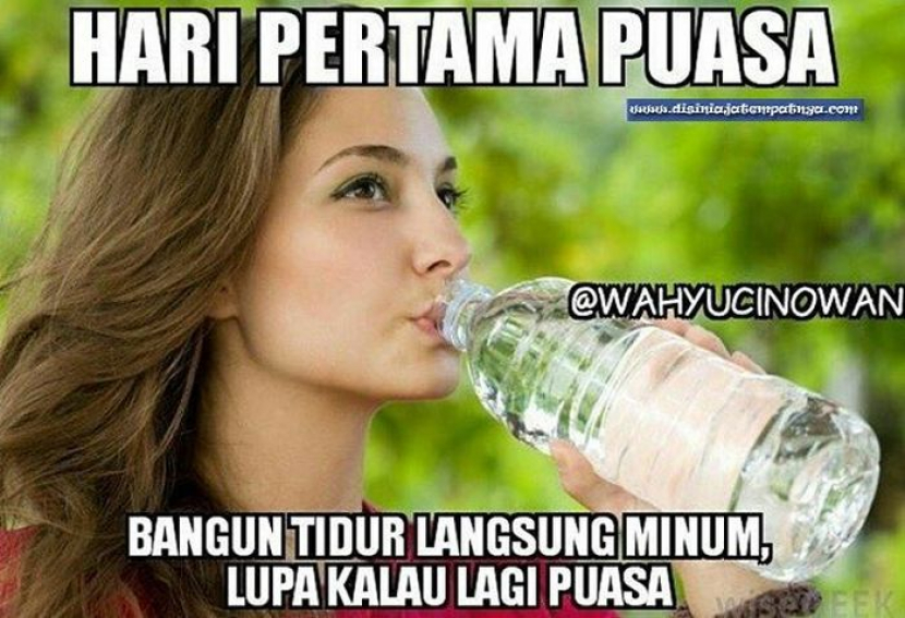 Keterangan: Meme lupa minum tapi sedang berpuasa