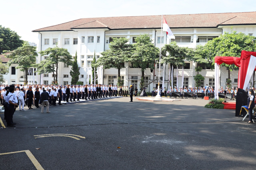 Upacara peringatan HUT ke-78 KAI di Halaman Kantor Pusat KAI, Jalan Perintis Kemerdekaan No:1, Bandung, Kamis (28/9). (Foto: Humas PT KAI)