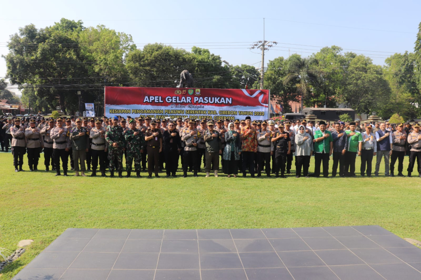 Apel gelar pasukan kesiapan pengamanan pilwu serentak Kabupaten Cirebon. (Diskominfo Kabupaten Cirebon)