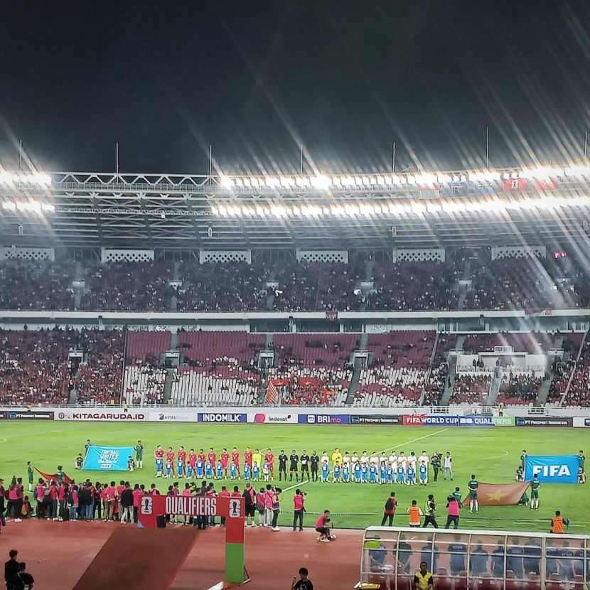 Dubes Lee menyaksikan pertandingan Indonesia-Vietnam. Dok: Kedubes Korea/Instagram