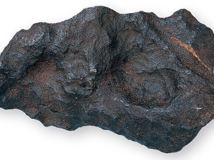 Pada tanggal 15 Maret 1806, sebuah meteorit jatuh di dekat Alais, Prancis dan merupakan objek pertama dari luar angkasa tempat para ilmuwan menemukan bahan kimia organik. Gambar: Space.com