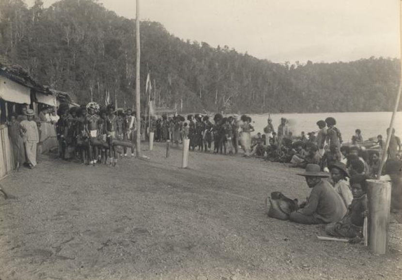 Masyarakat Yapen, 1917. Foto KTLV)