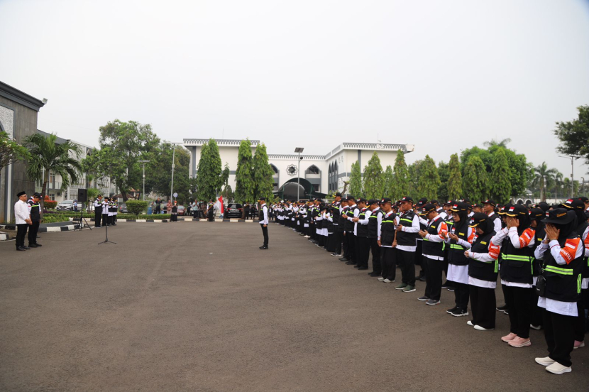 Pelepasan 489 Petugas Penyelenggara Ibadah Haji (PPIH) Arab Saudi di Asrama Haji Pondok Gede, Jakarta, Sabtu (20/5/2023). Foto: Kemenag