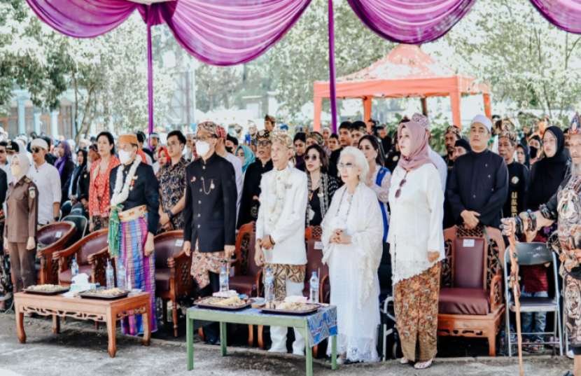 Sejumlah tokoh, termasuk bupati Ciamis dan keluarga Kerajaan Galuh hadir dalam acara. (istimewa)