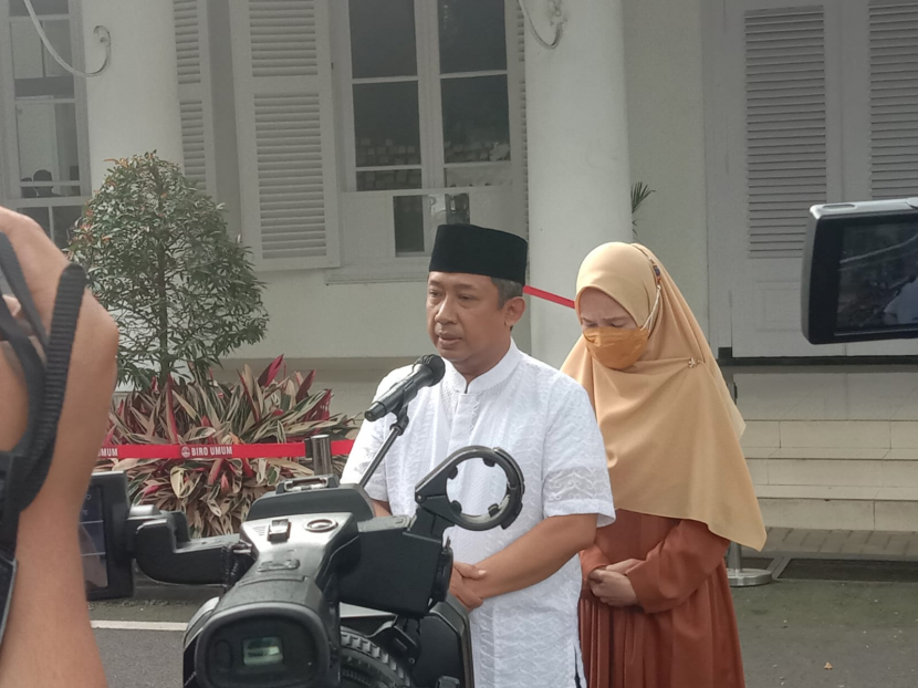 Wali Kota Bandung, Yana Mulyana dan istri.