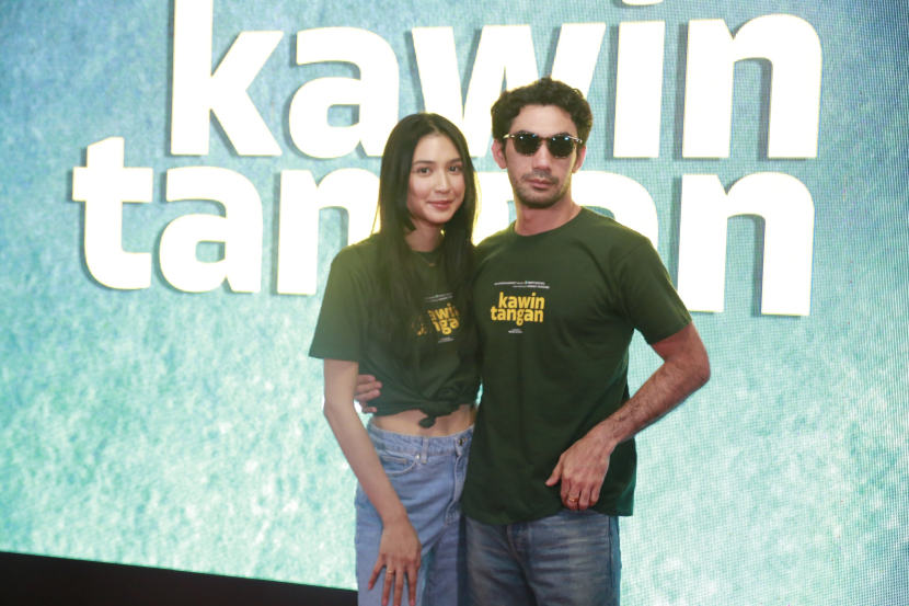 Dua bintang ternama, Reza Rahadian dan Mikha Tambayong, untuk kali pertama beradu akting dalam serial terbaru yang akan tayang di WeTV Original 'Kawin Tangan'. (Foto: WeTV)