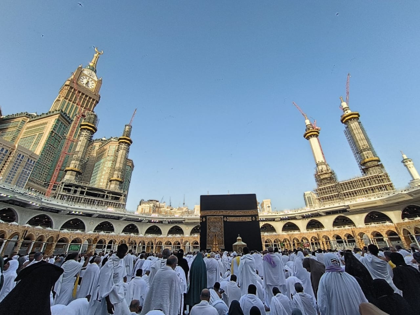 Jamaah sholat di Masjidil Haram, Makkah, Arab Saudi, Juni 2023. Republika/ Fuji E Perman